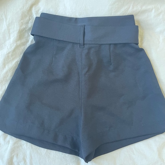 Aritzia Wilfred paper bag shorts black size 2 - Picture 3 of 3